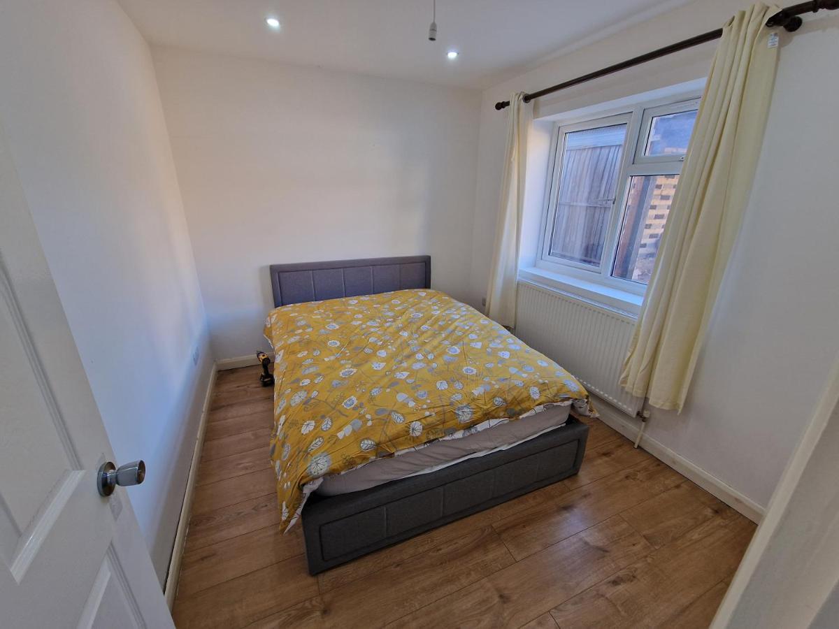 Mile End Budget Guesthouse London Eksteriør billede