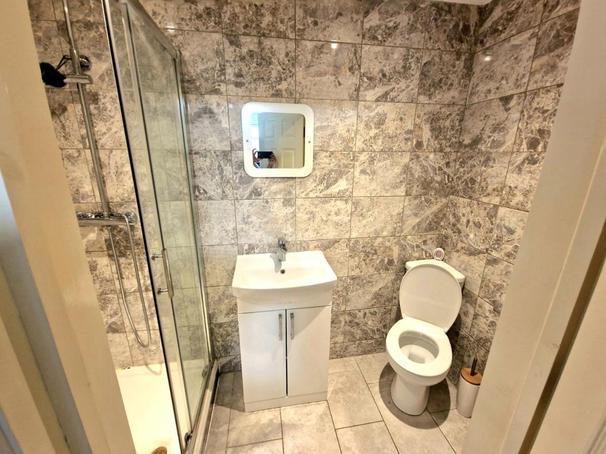 Mile End Budget Guesthouse London Eksteriør billede