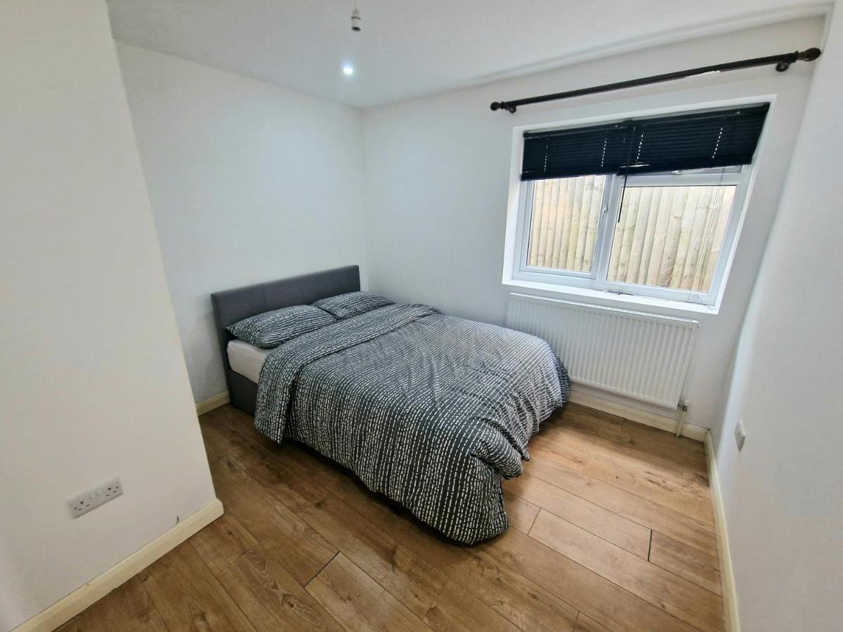 Mile End Budget Guesthouse London Eksteriør billede