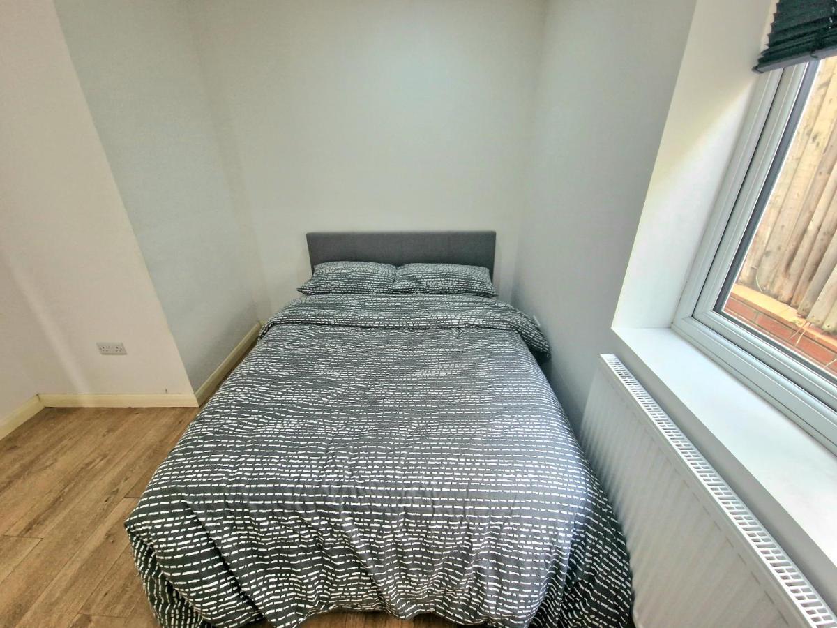 Mile End Budget Guesthouse London Eksteriør billede